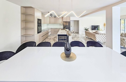 Donji Prolozac House | Vacation home Noel by Interhome