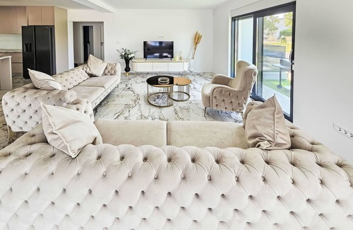 Donji Prolozac House | Vacation home Noel by Interhome