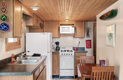 Russell Cabin | Vacation Home Rental PM C-06