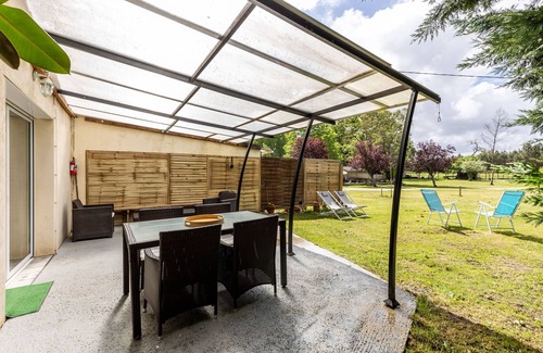 Lesparre-Medoc House | Vacation Home "Senguinous 2" with Shared Pool, Private Terrace & Wi-Fi