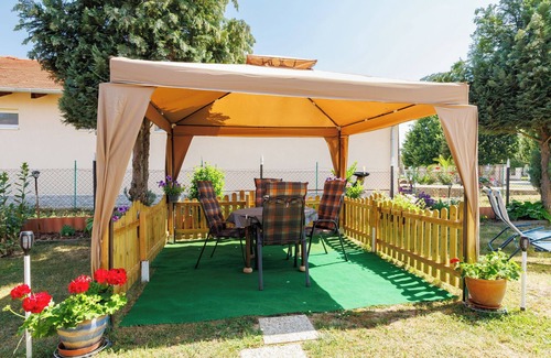 Balatonoszod House | Vacation home Sunny by Interhome