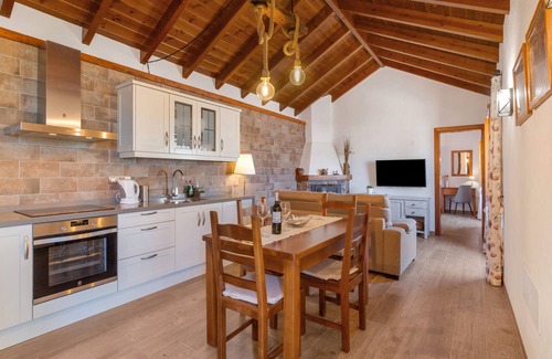 El Tanque House | Vacation Home 'Volcán 16' with Private Terrace, Private Garden and Wi-Fi