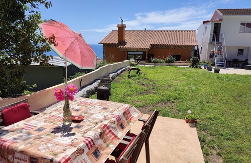 Oia Apartment | Vacation in nature between the mountains and the sea