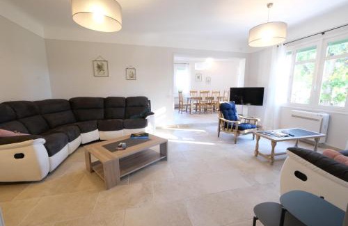 Moules Villa | vacation rental with pool and poolhouse, close to arles in moulès- sleeps 8