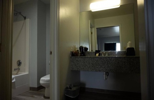 Dillon House | Vacation Starts Here! Breakfast, Parking! Near Clarks Lookout Trailhead