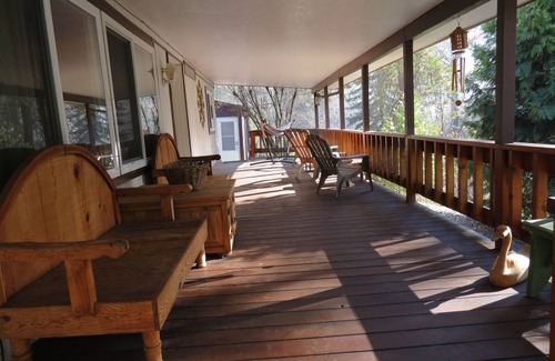 California Hot Springs House | Vacation in the pine forest