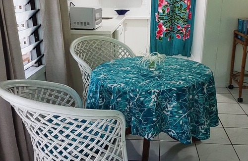 Tapere of Titikaveka Cottage | Vaka Beach Cottage with A/C, unlimited wifi,