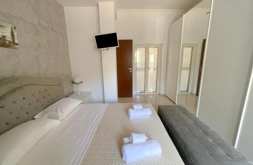 Nettuno Apartment | VALE MARE BLU Apartment - Steps from the Sea 50mt & Train and Bus Station