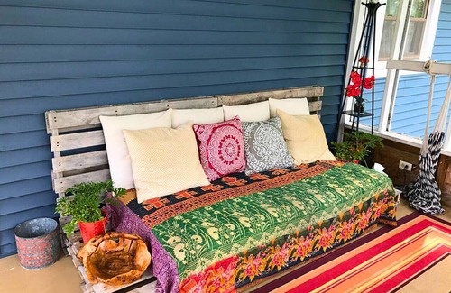 Valparaiso House | Vale of Paradise: 5min to Downtown, 20min to Dunes