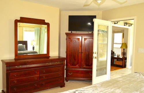Leasburg House | Valencia on Lake Roxboro