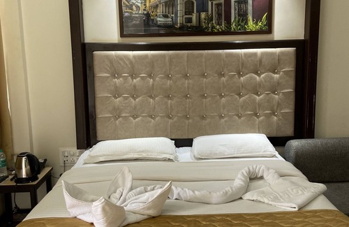 Candolim Hotel | Valentines Retreat- Near Candolim Beach