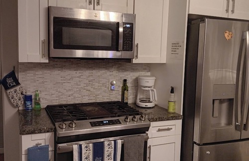 Irvington House | Valisha's 2Bedroom Cozy Home, Quick Access To New York & New Jersey.