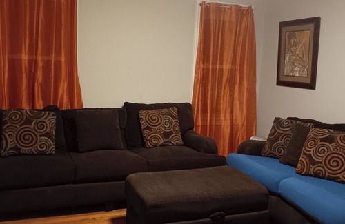 Irvington House | Valisha's 2Bedroom Cozy Home, Quick Access To New York & New Jersey.