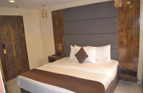 Ikeja Hotel | Valley Front View Hotel