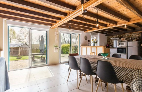 Saint-James Cottage | Valley house with fireplace and internet near Mont-Saint-Michel