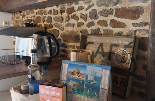 Saint-James Cottage | Valley house with fireplace and internet near Mont-Saint-Michel