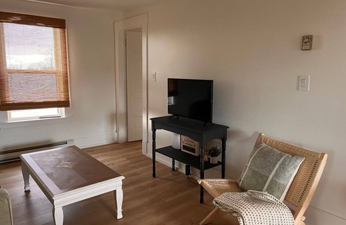 Victoria Villa | Valley Pearl Penthouse Suite | Full kitchen, bunk beds, kids' tub & living room