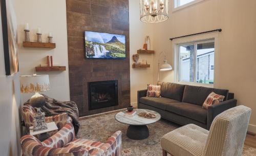 Timberline House | Valley View Resort Cabin #5, 2-Bed, Modern-Luxury with Hot Tub in Canaan Valley, WV