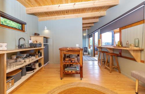 Paradise Apartment | Valley View Studio - Maison Mahogany - design meets tranquillity