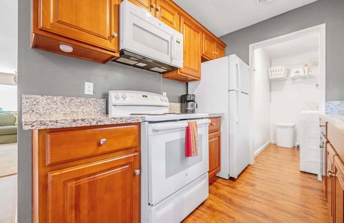 Visalia Apartment | Value for Long Stays, Walk to Med Center, Downtown