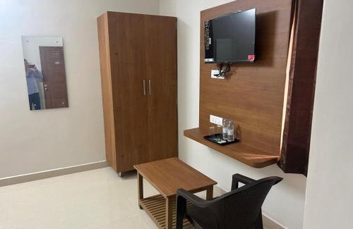Tirupati Hotel | VAMANA INN by ANA HOLIDAYS Family Room AC