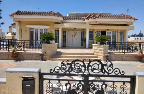 Dromolaxia House | Vasilis family room