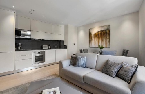 Pimlico Apartment | Vauxhall Bridge Road by Aeria Apartments