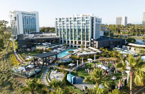 Newport Center Hotel | VEA Newport Beach, a Marriott Resort & Spa