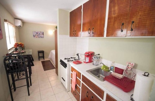 Pembroke Apartment | Verbank studio is located conveniently just outside of the City of Hamilton