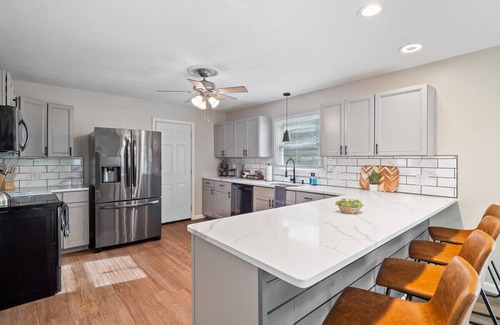 Vermilion Apartment | Vermilion Retreat w/Game Room, Hot Tub & Across from Community Pool