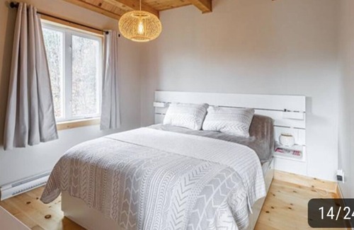 Val Morin Ski Chalet | Very Bright and Quiet Chalet With Spa, 10 Minutes From ski Hills and Lake