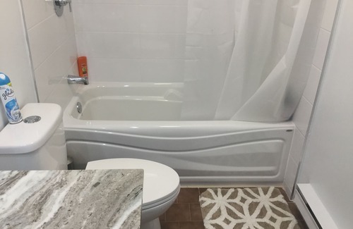 Cote-Saint-Luc Apartment | Very large and bright and clean semi basement 2 rooms apartment in Cote St-Luc