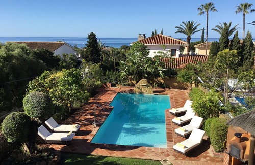 Urbanizacion Pinos Verdes Villa | Very spacious family villa with large private heated pool & beautiful sea views