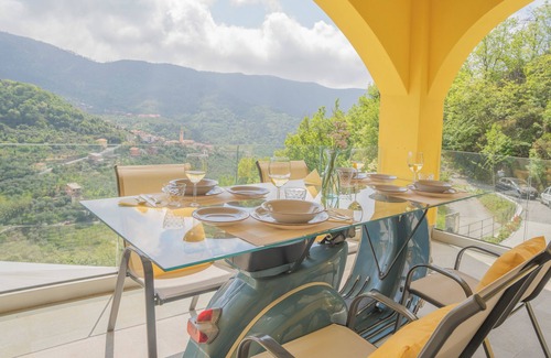 Moneglia Apartment | VESPA 50'SPECIAL APTM Amazing Nature, 10' to the beach +PVT Park in City Centre