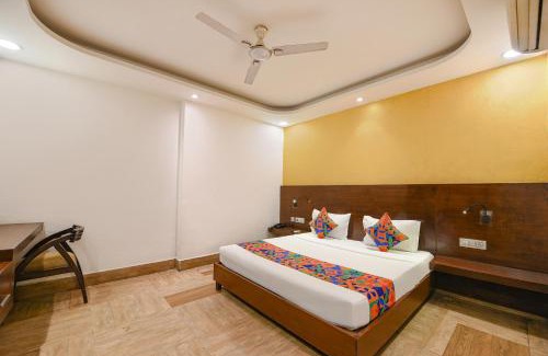 Delhi Hotel | Via Under Bridge - Near Nizamuddin Railway Station