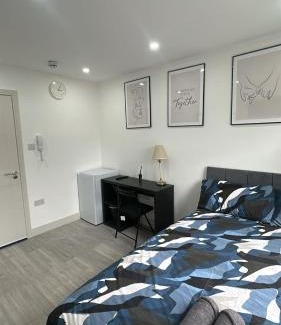 Sutton Central Apartment | VibeHub