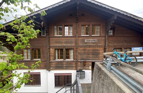 Schoenried Ski Chalet | Vibrant 3-bedroom Ski Chalet In Gstaad