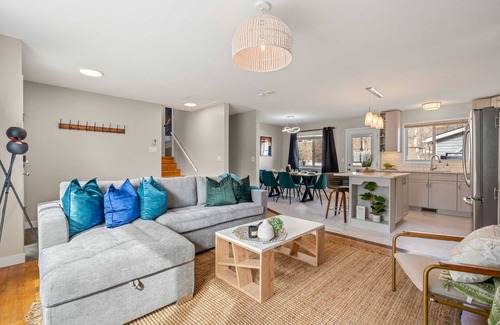East Kootenay House | Vibrant In The Valley | 4 Bedroom Getaway | Arcade