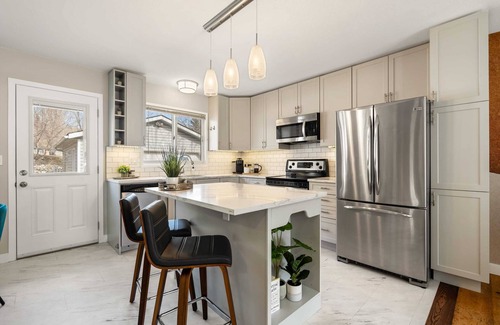 East Kootenay House | Vibrant In The Valley | 4 Bedroom Getaway | Arcade