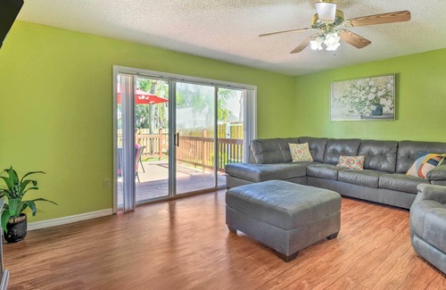 Fruitville House | Vibrant Sarasota Home: Yard & Furnished Deck!