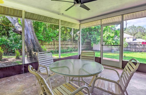 Fruitville House | Vibrant Sarasota Home: Yard & Furnished Deck!