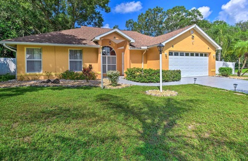 Fruitville House | Vibrant Sarasota Home: Yard & Furnished Deck!