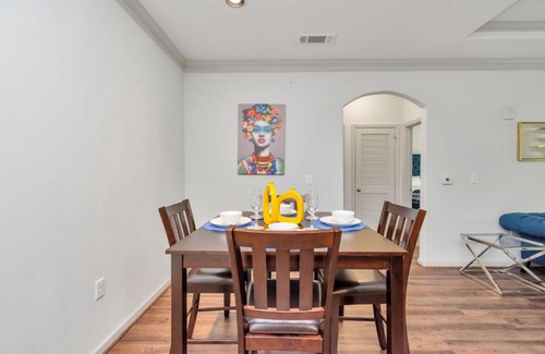 Conroe Apartment | Vibrant & Spacious Double King suite