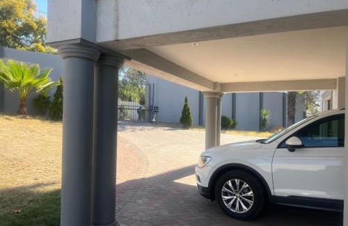 Greater Johannesburg Metropolitan Area House | Vic's place - With backup power