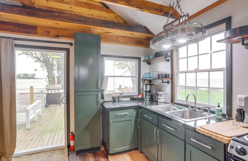 Vickery Cottage | Vickery Cottage on Sandusky Bay w/Fire Pit!