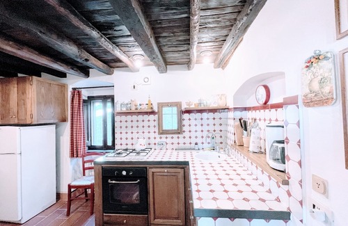 Strettura House | Vicolo - sleeps 5 with air con, wifi, balcony for dining and pool