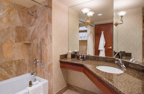 Downtown Victoria Hotel | Victoria Marriott Inner Harbour