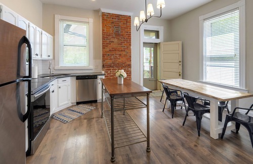 Walnut Hills House | Victorian for 30+ Guests, 5 Min to Downtown