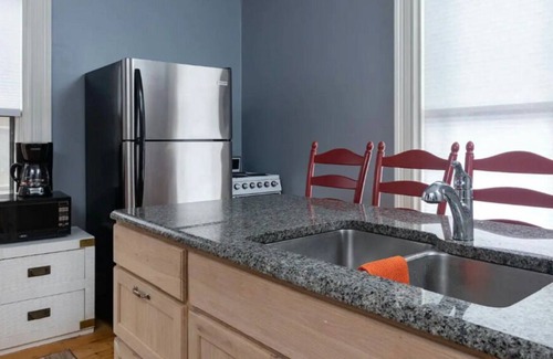 Parkside Apartment | Victorian Uptown Private Suite