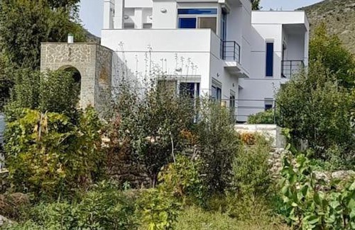 Albania Villa | Vila Hoxha, Mezhgoran